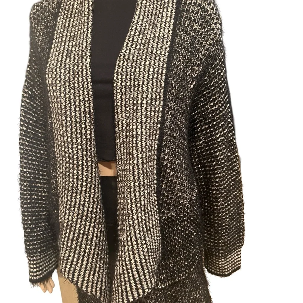 Beautiful Knit Cardigan 🍁 - Picture 6 of 11
